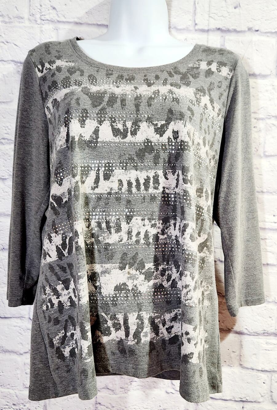 Zenergy By Chico's Gray Pink Metal Stud Top 1 Medium Lightweight 3/4 Sleeves